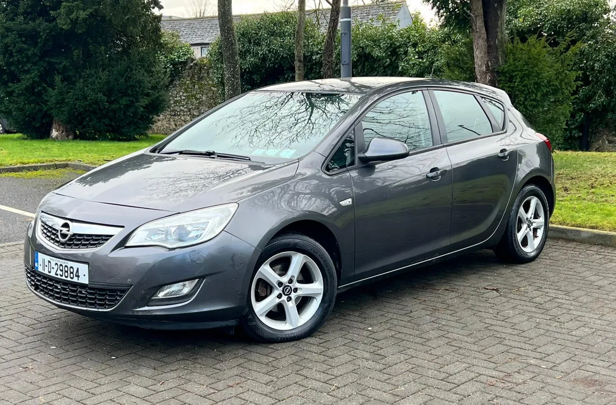 Opel Astra 2011 1.4 Petrol new nct 10/26 tax 2/26 - Image 3
