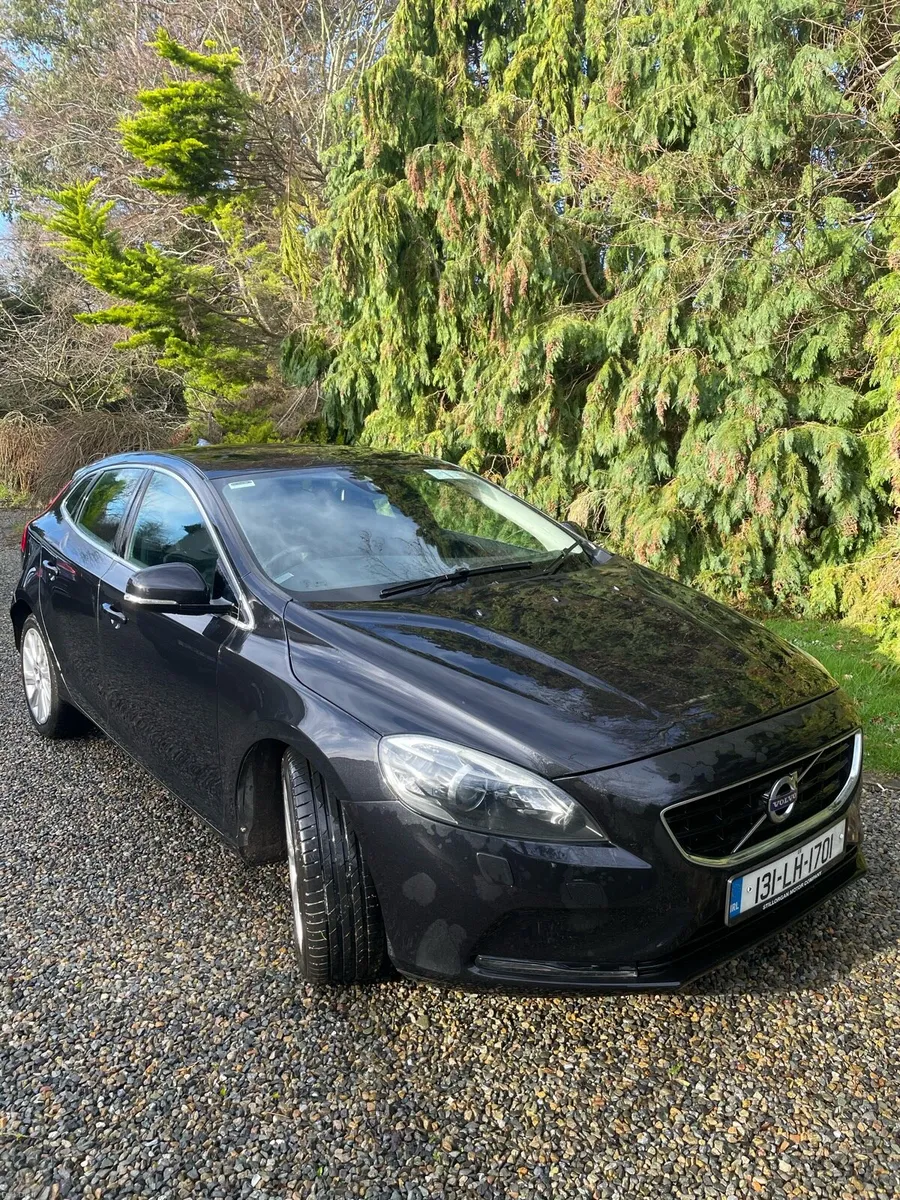 Volvo V40 1.6 D2 SE LUX 115bhp - Image 2