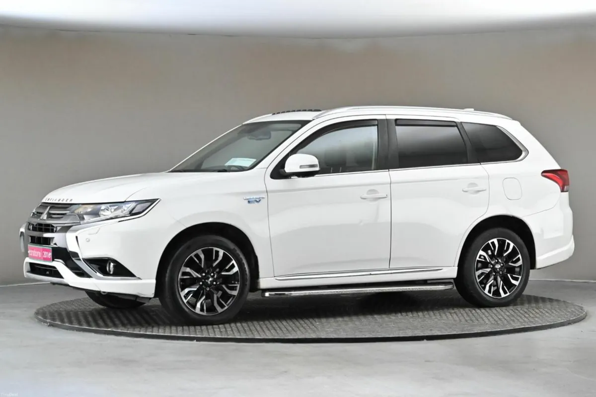 Mitsubishi Outlander 2.0 PHEV 4WD 5SEATS 160BHP ** - Image 4