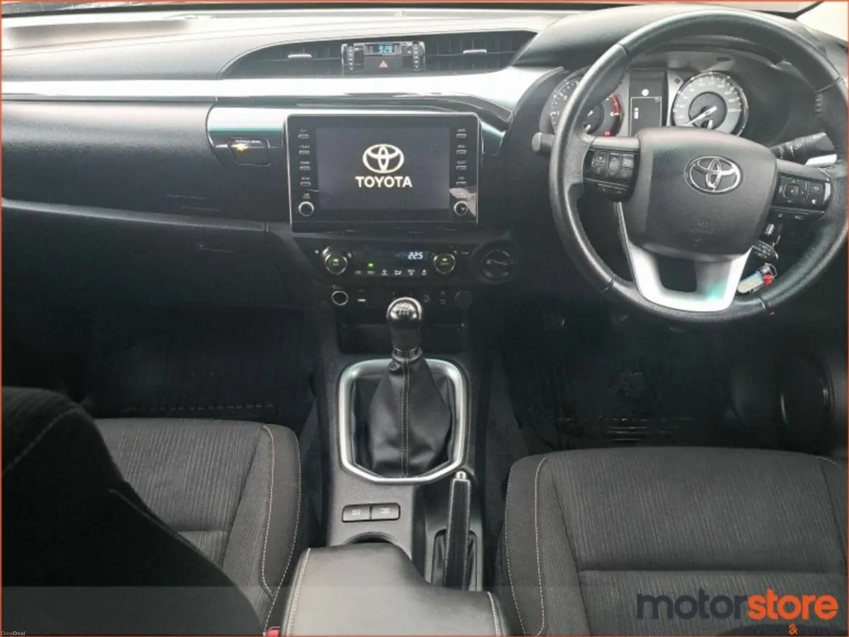 Toyota Hilux HILUX 2.8 DOUBLE CAB SR5 4 DR - Image 4