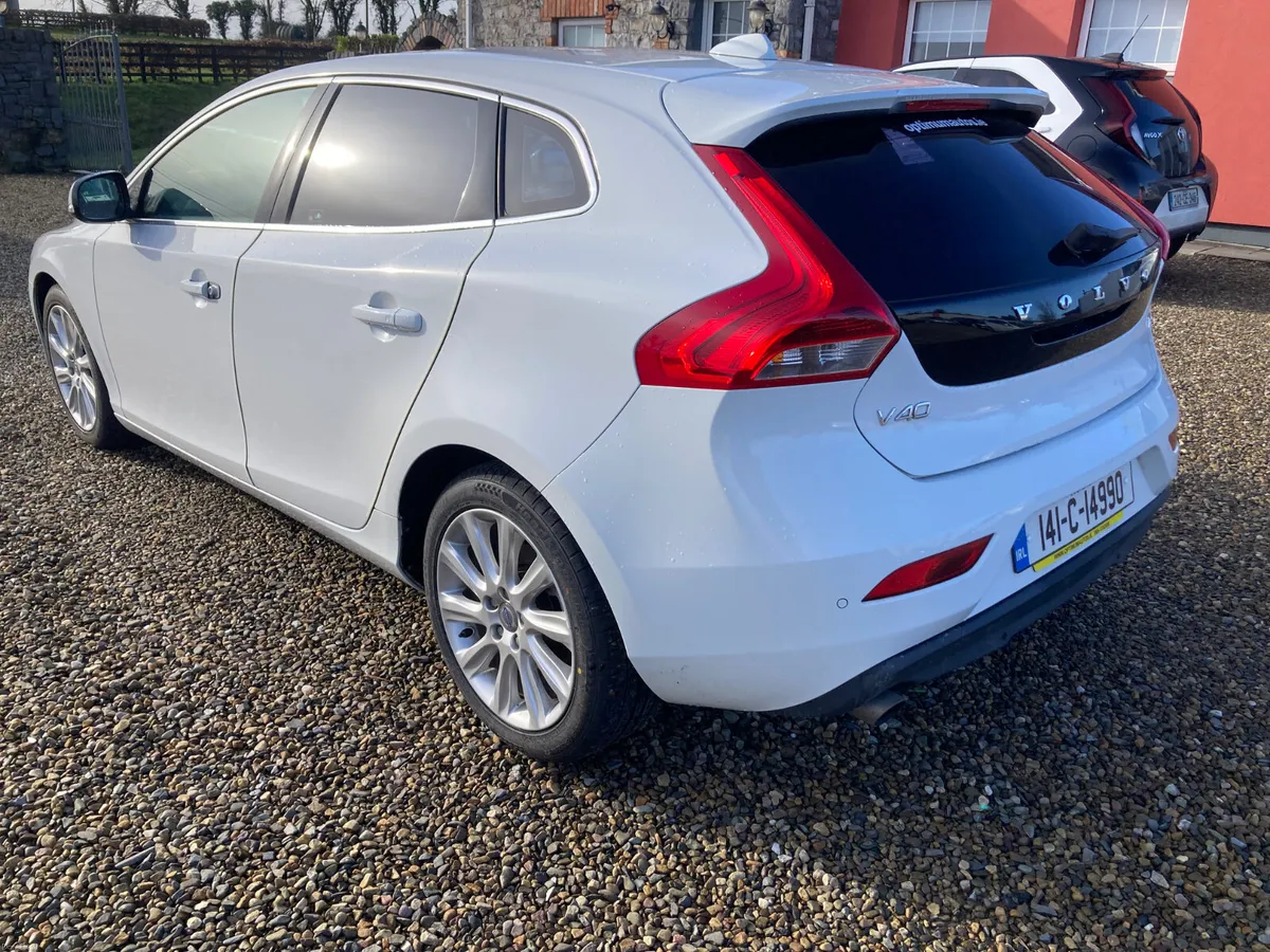 Volvo V40 2014 Automatic - Image 3