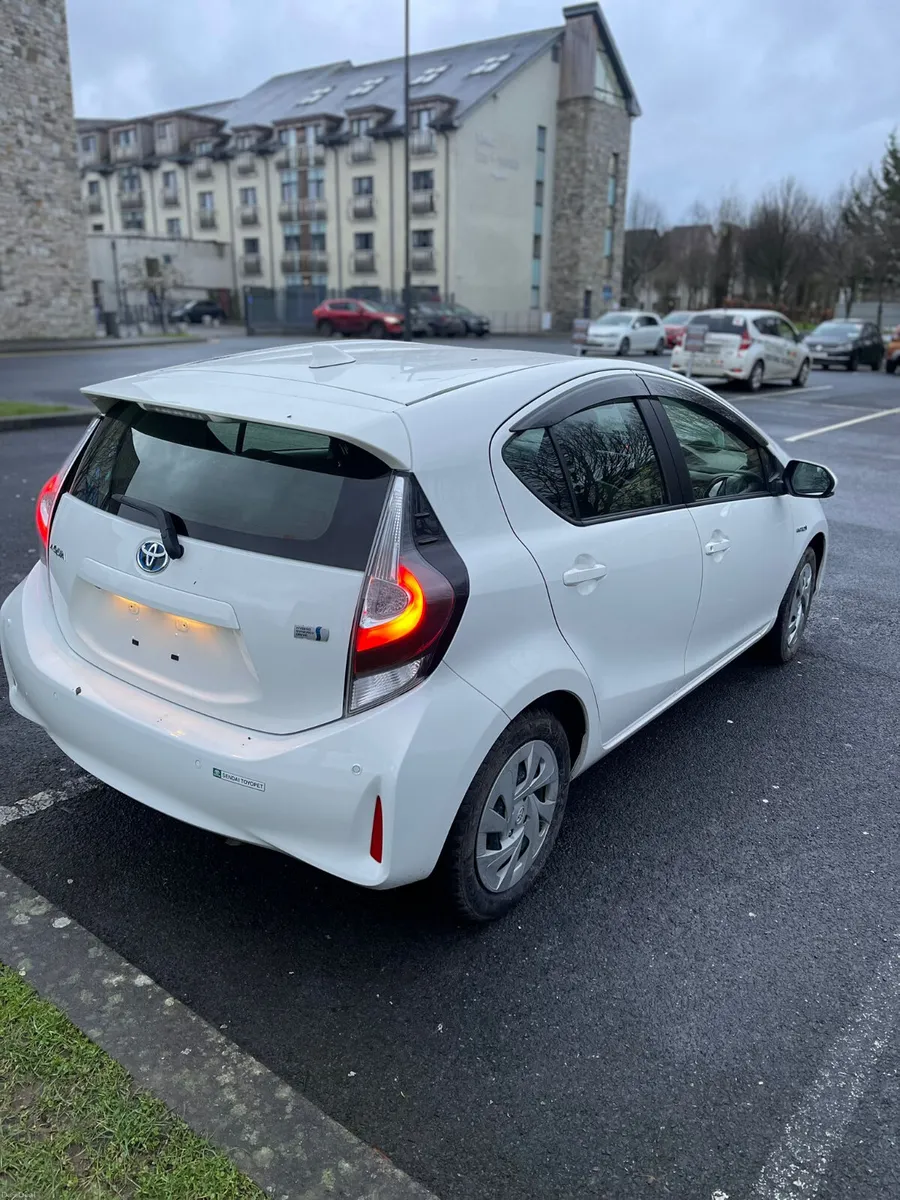 2020 TOYOTA AQUA HYBRID AUTO - Image 4