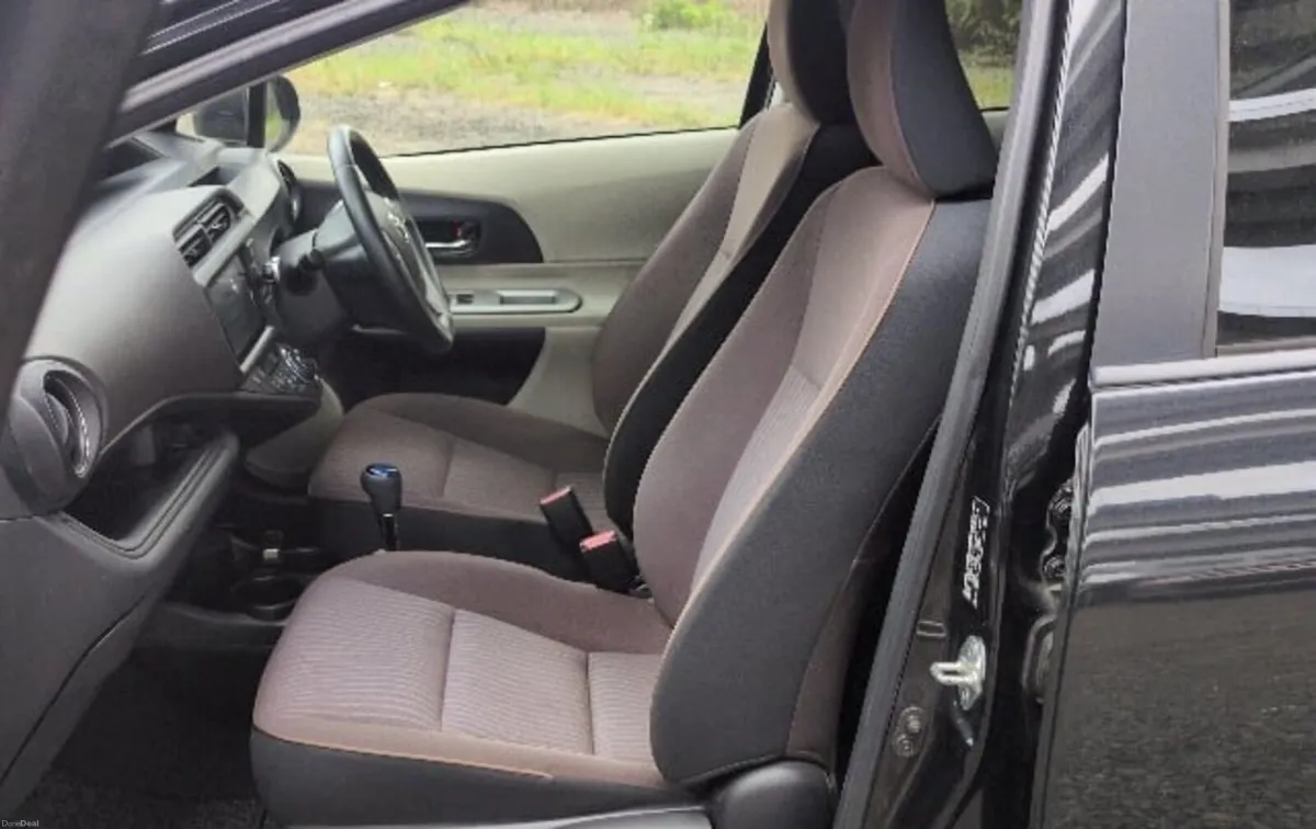 TOYTA AQUA 2013 HYBRID AUTO - Image 3