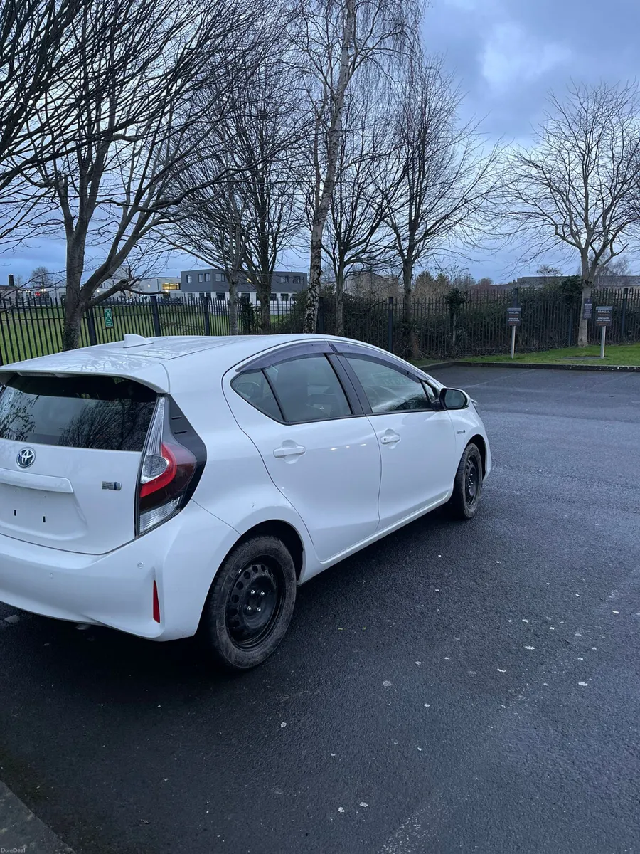 2020 TOYOTA AQUA HYBRID AUTO 58,000 KM - Image 4