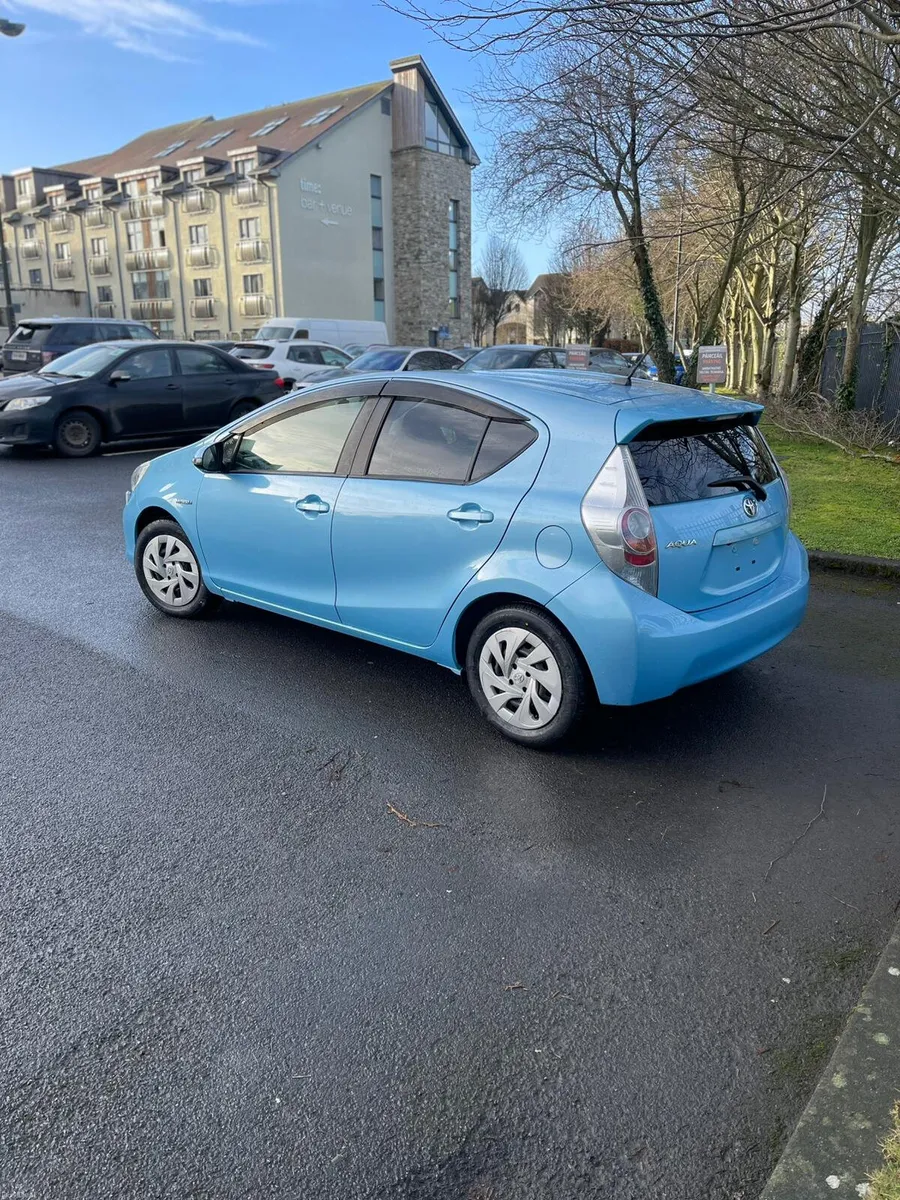 2014 TOYOTA AQUA HYBRID AUTO ONLY 33,000 KM - Image 4