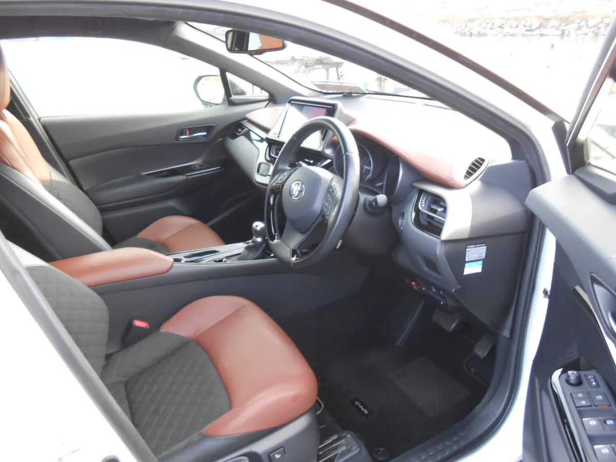 Toyota C-HR Sport Special 2019 - Image 3