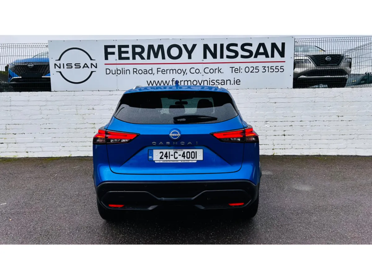 Nissan Qashqai LOW MILEAGE + GLASS ROOF + REAR COL - Image 4