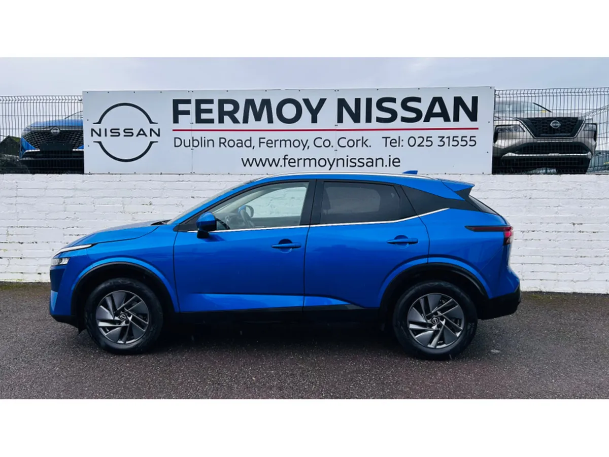 Nissan Qashqai LOW MILEAGE + GLASS ROOF + REAR COL - Image 2