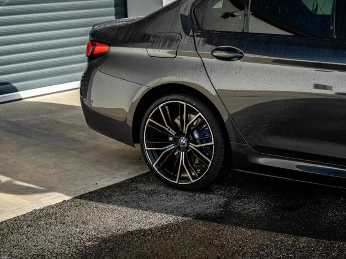BMW 5-Series 530E XDRIVE M SPORT *PRO PACK* - Image 4