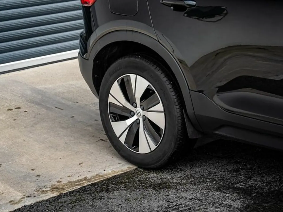 Volvo XC40 RECHARGE T4 PLUS - Image 3