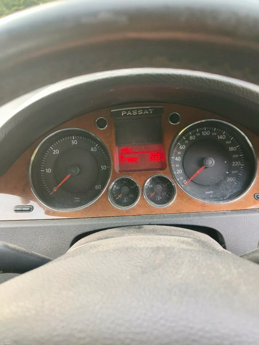 Volkswagen Passat 1.9 - Image 4