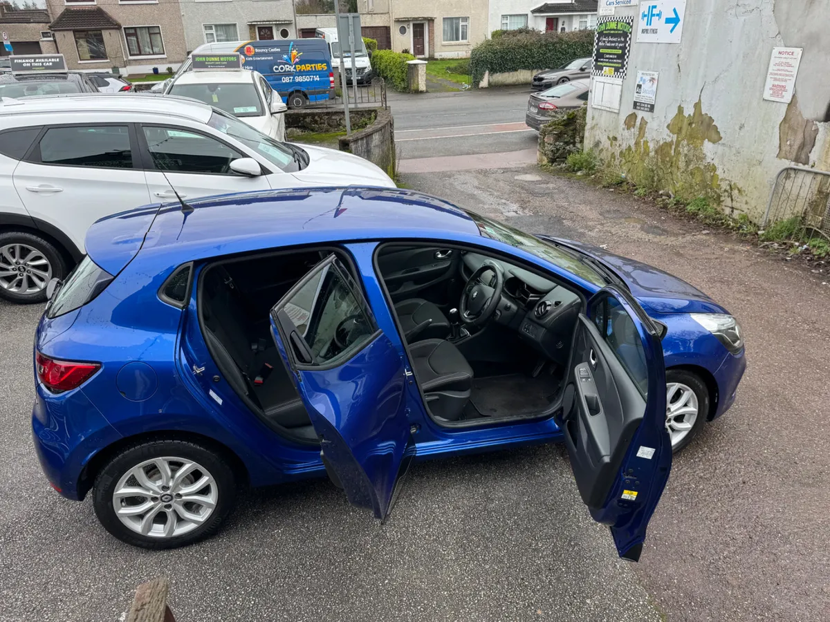 Renault Clio very low mileage - Image 3