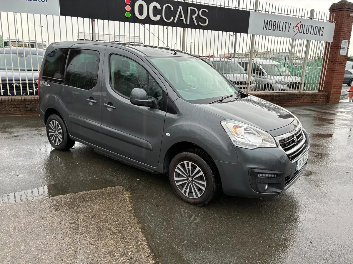 2018 Peugeot Partner Impulse DFW or upfront pass - Image 3