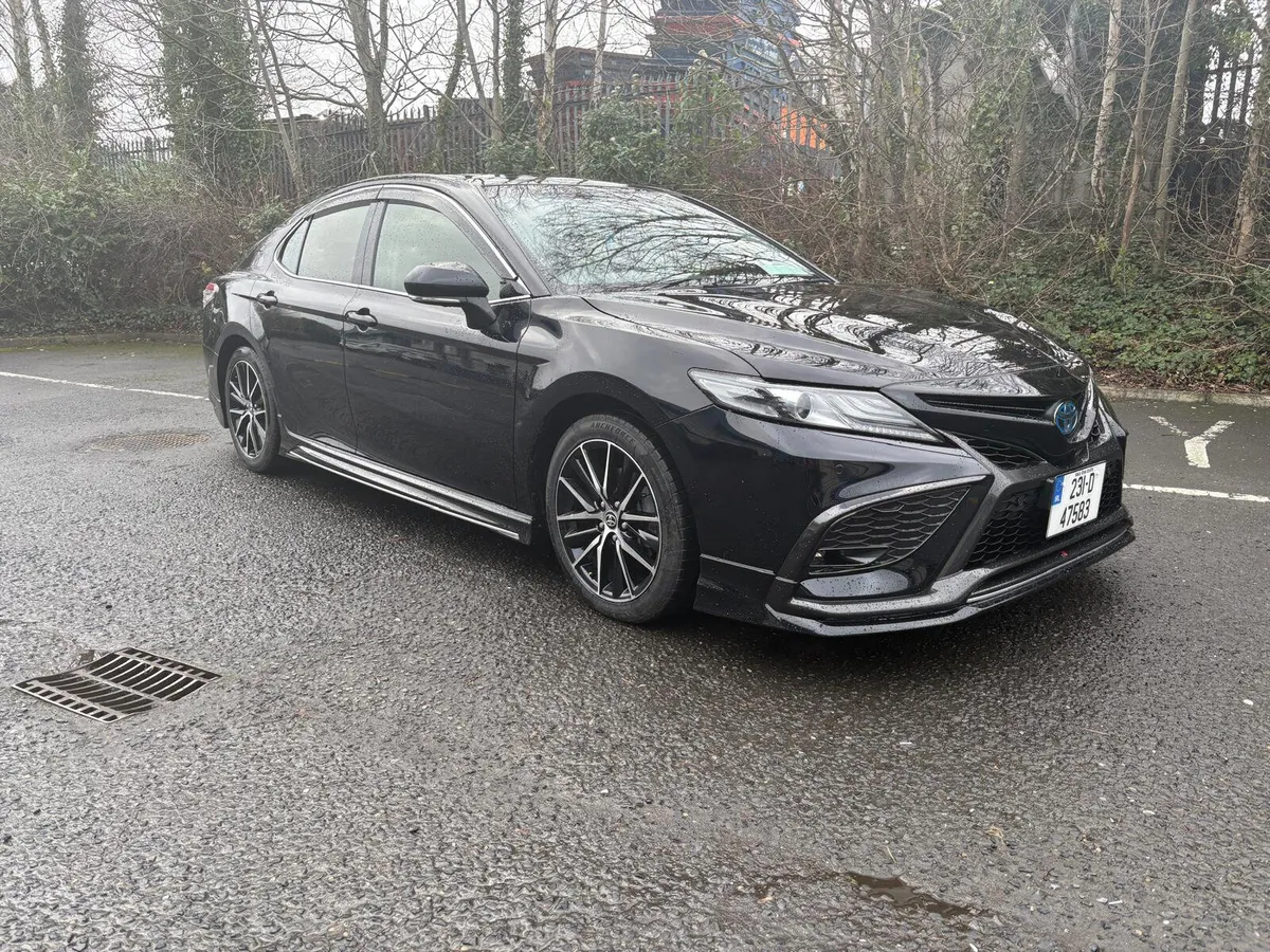 Toyota Camry / 2023 / 2.5 Petrol Hybrid / Auto - Image 4