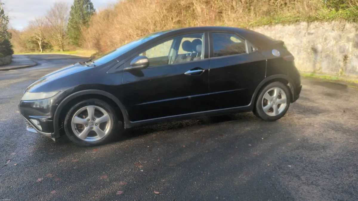 Honda Civic 2010 - Image 2