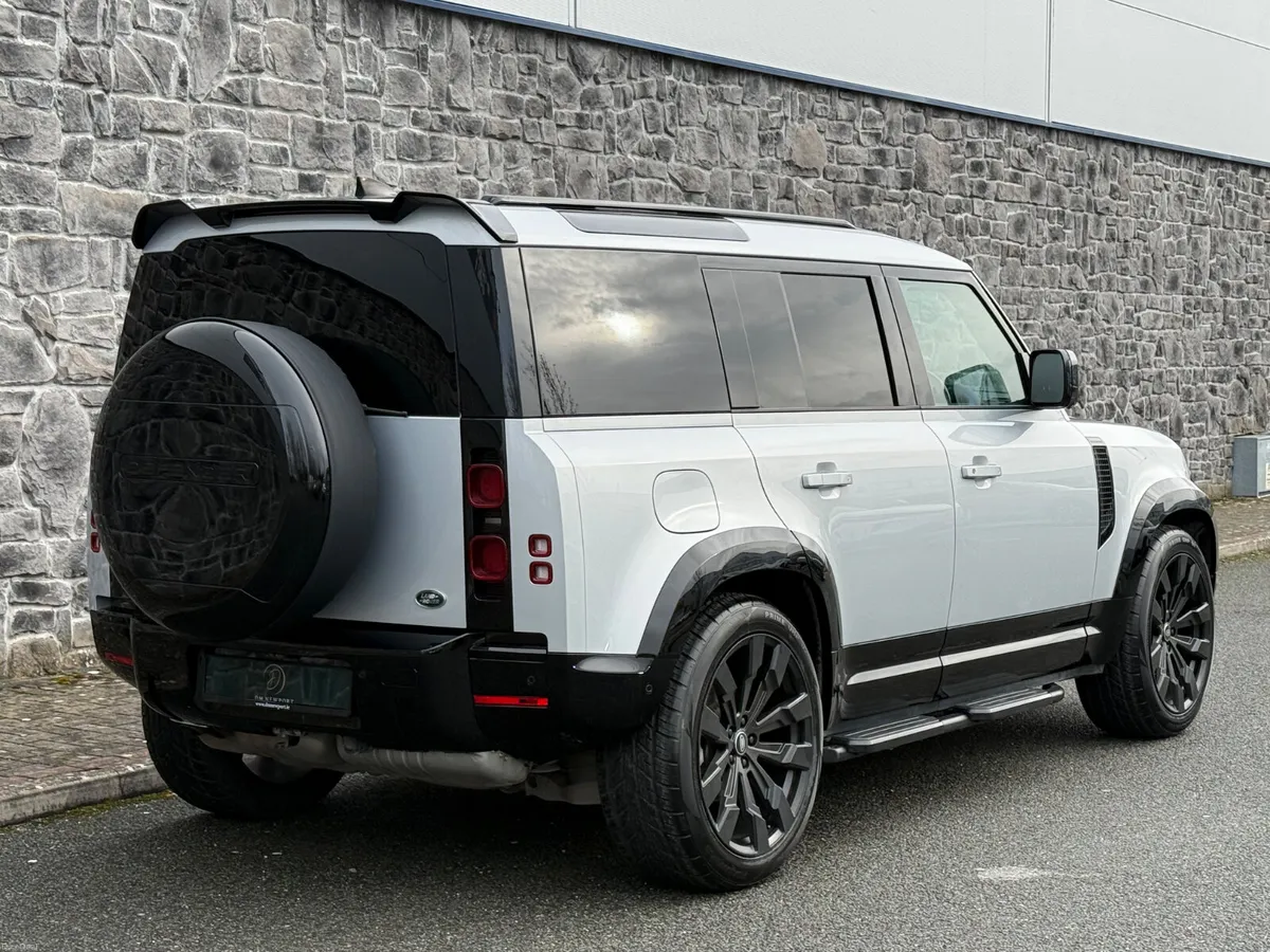 2023 Land Rover Defender S 110 3.0D Black  2 ST Co - Image 2