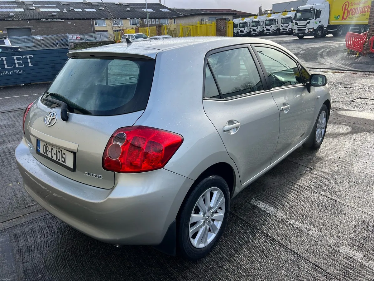 Toyota Auris 1.4 LOW KMS 1 owner from new - Image 2