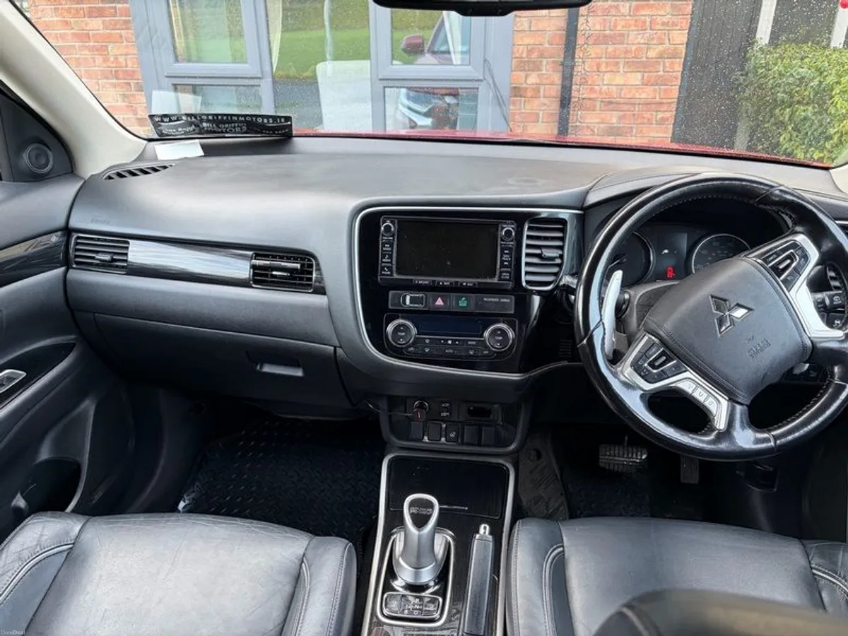 2015 Mitsubishi Outlander - Image 2