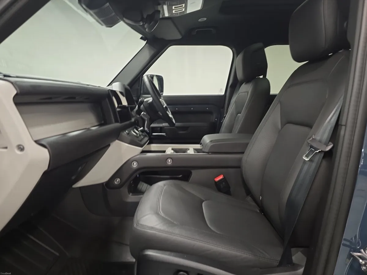 Land Rover Defender Diesel Estate X-Dynamic HSE - Image 3