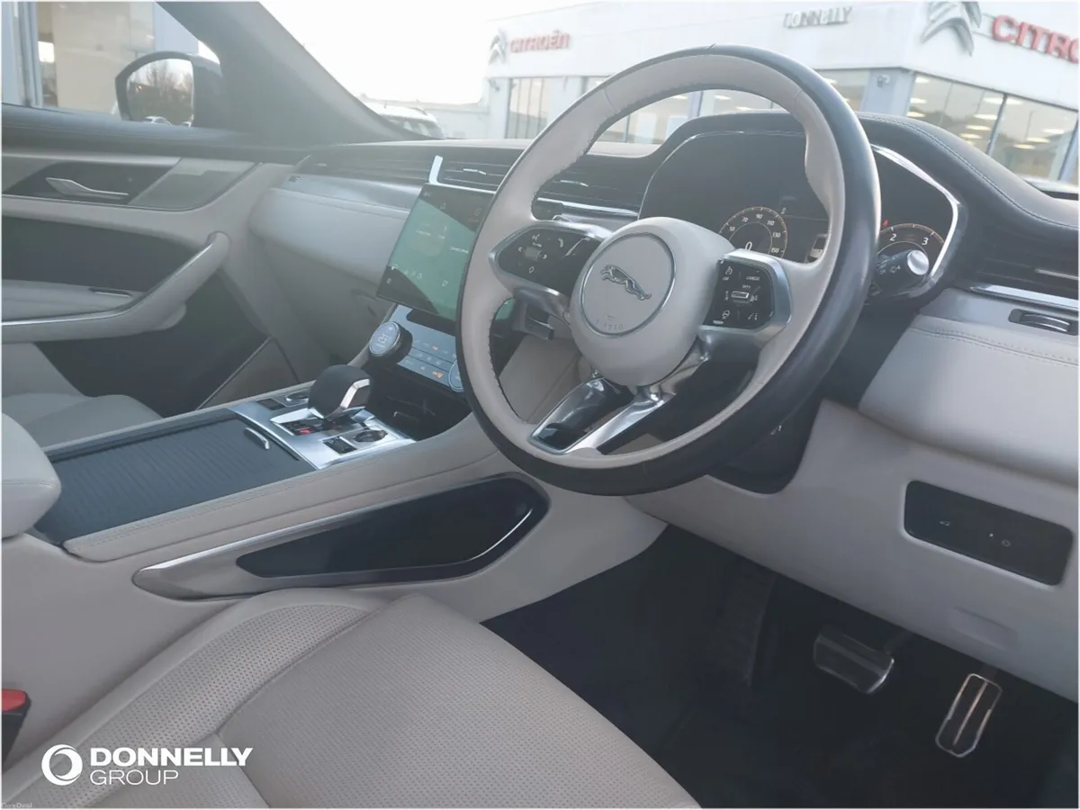 Jaguar F-pace F-Pace Diesel Estate R-Dynamic SE Bl - Image 4