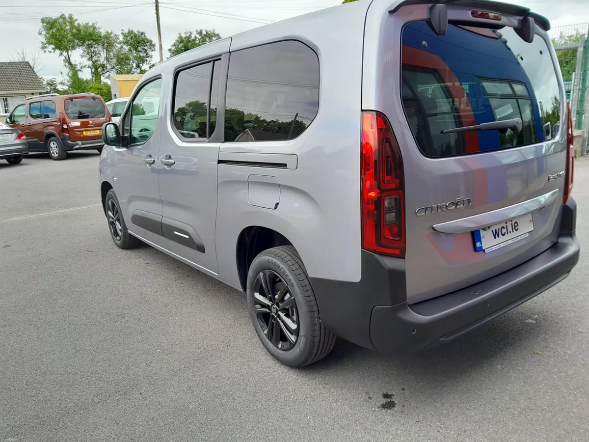 261 WAV Citron Berlingo 7 Seat Auto - Image 4