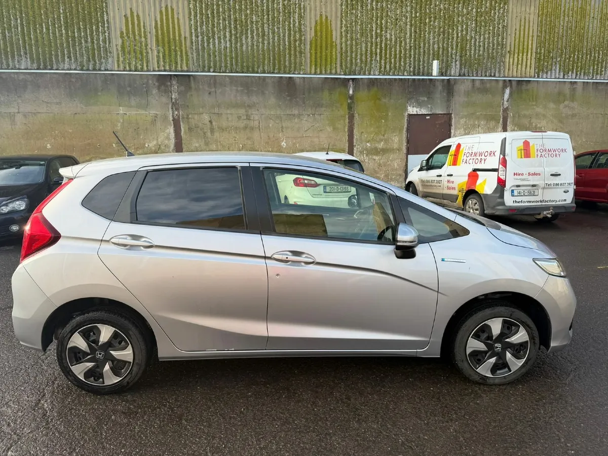 Honda Fit Hybrid Automatic 2018 | GP6 - Image 4
