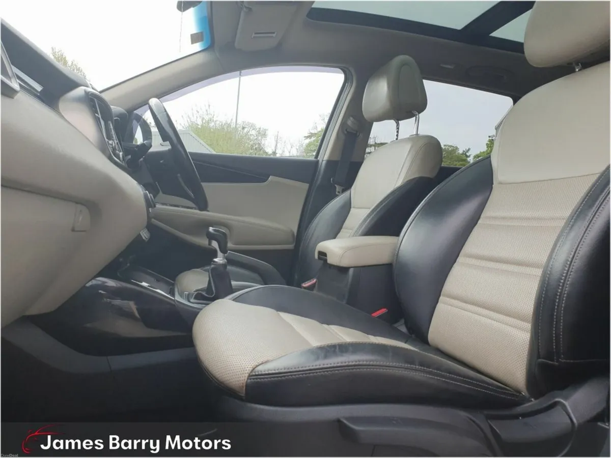 Kia Sorento 2.2 7 SEATER  Platinum AWD - Image 4