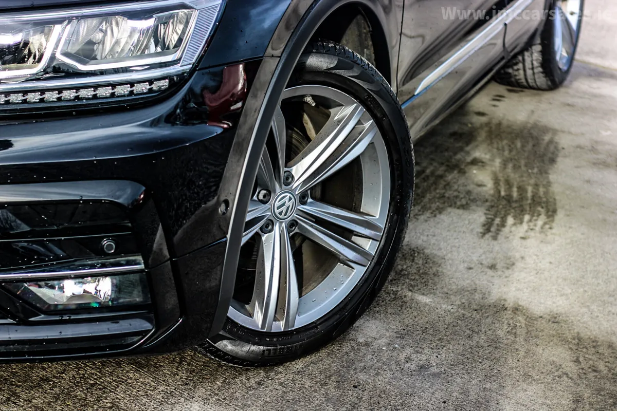 2020 VOLKSWAGEN TIGUAN R-LINE PAN ROOF - Image 4