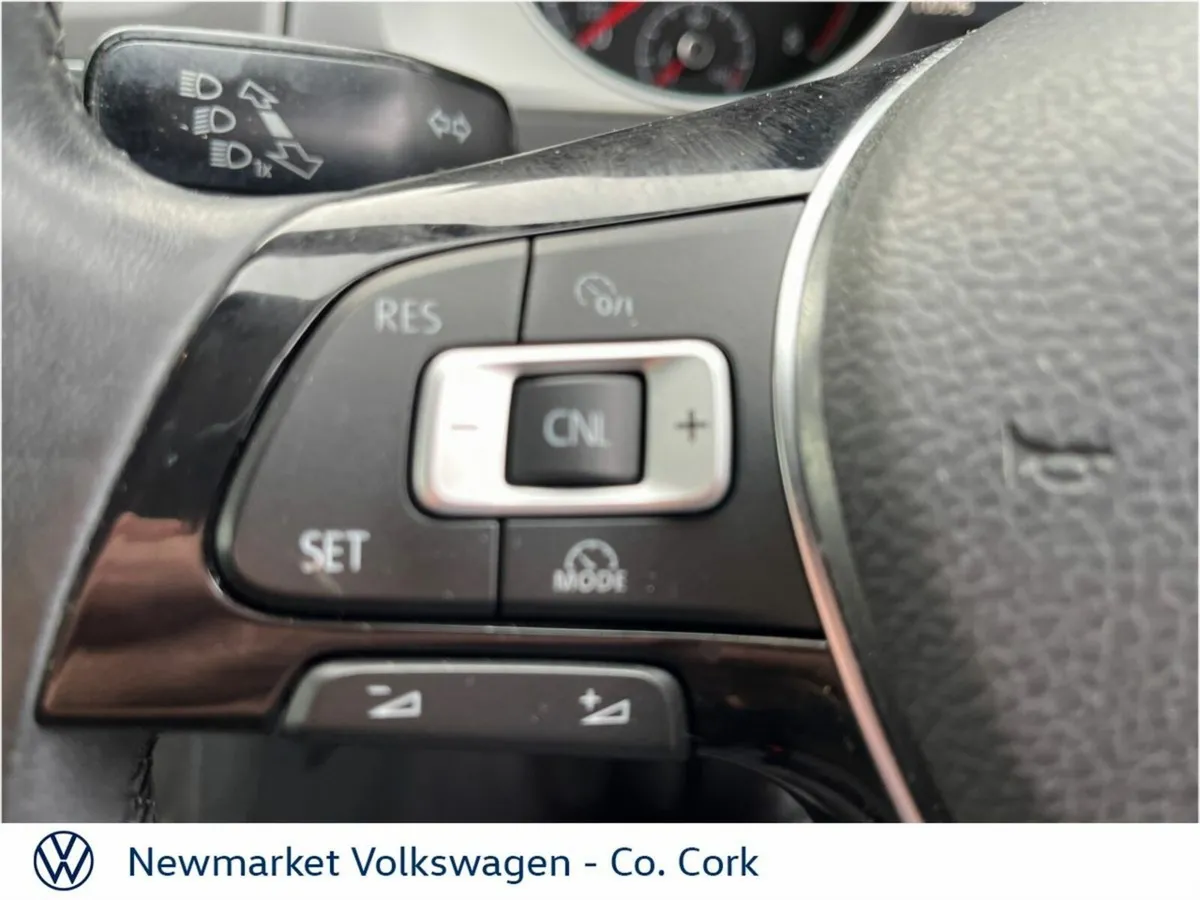 Volkswagen Golf 1.2TSI PETROL 5 DOOR 85BHP ONE LAD - Image 4