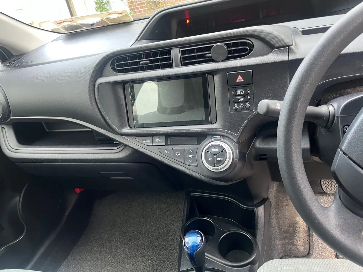 Toyota Aqua 2015 - Image 4