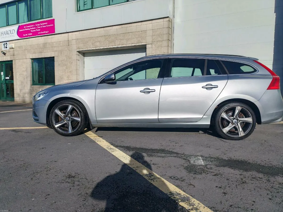 2011 Volvo v60 R design 1.6 d manual - Image 2