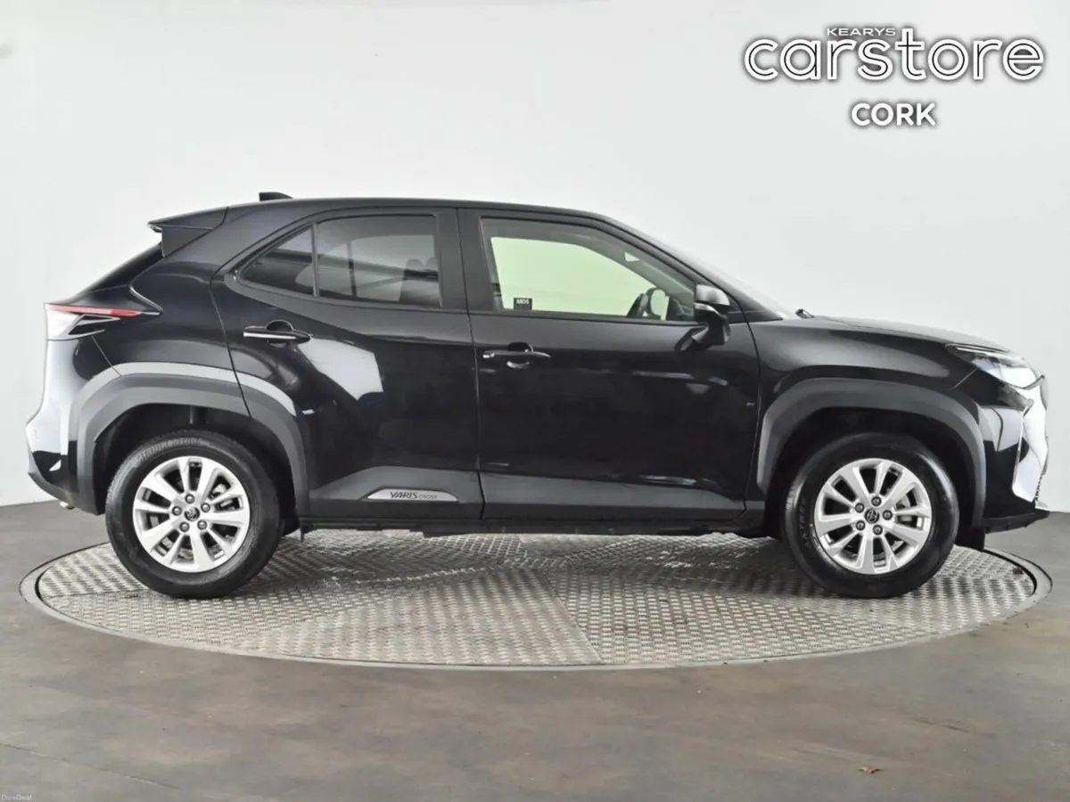 Toyota Yaris Cross 1.5 Hybrid CVT - Image 2