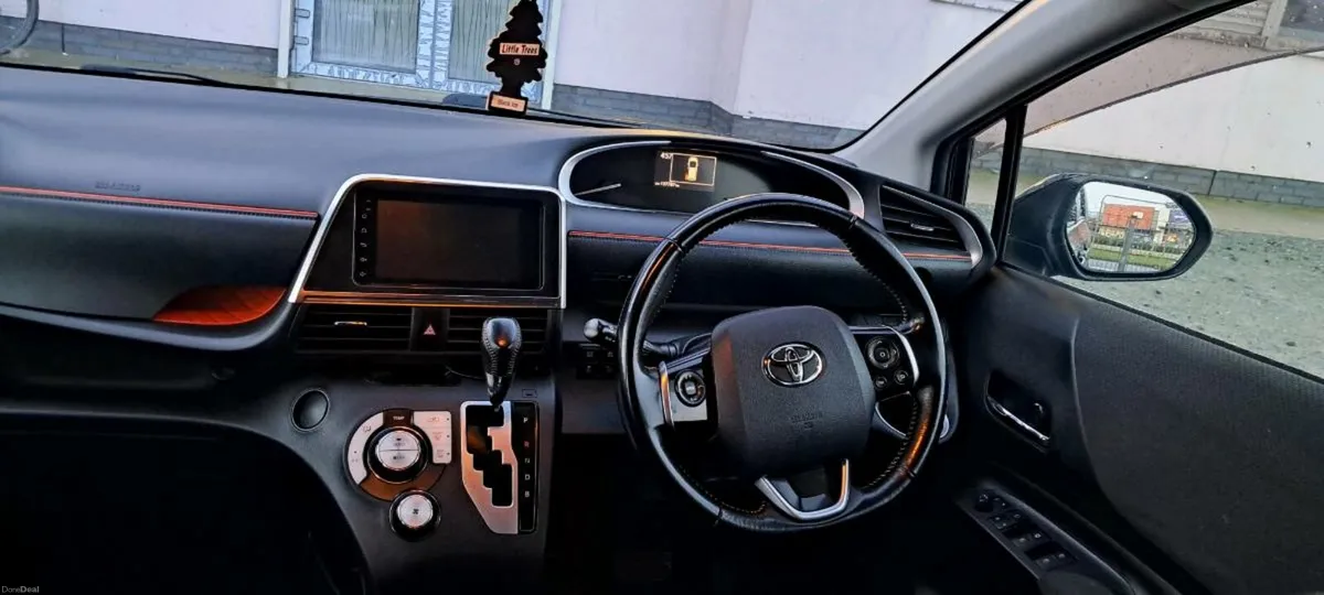 Tayota sienta 7 seater - Image 1