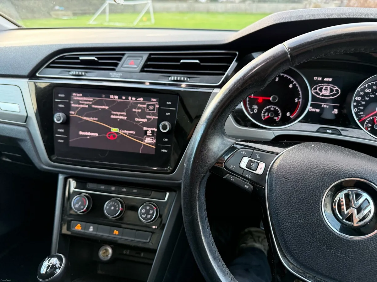 Volkswagen Touran - Image 2
