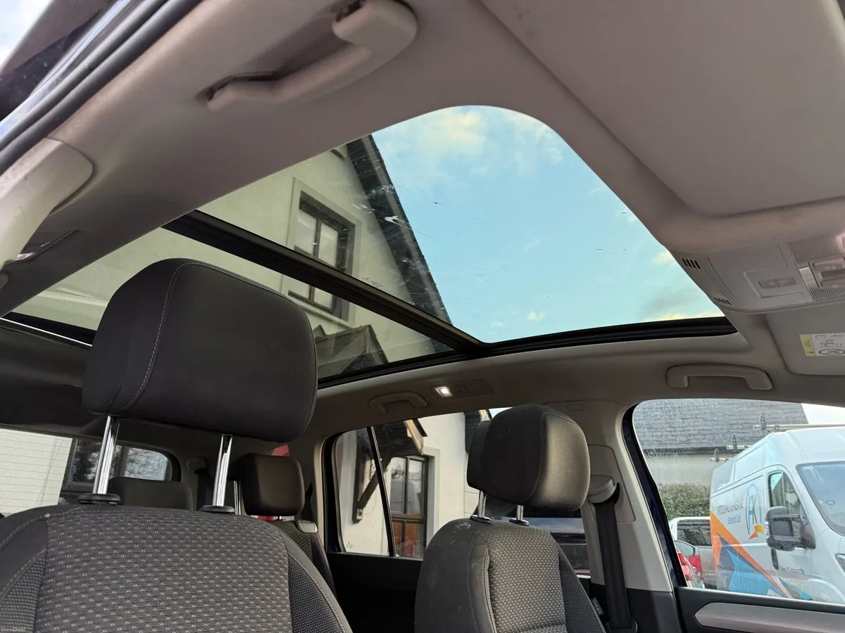 Volkswagen Touran - Image 4