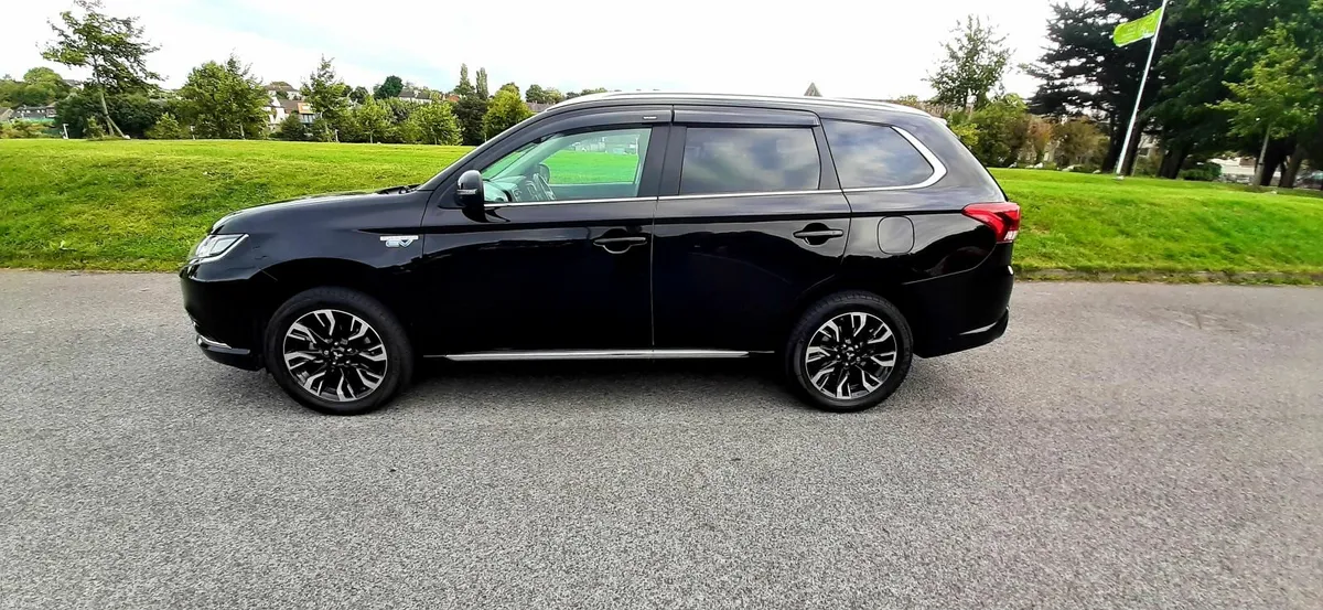 Mitsubishi Outlander 2016 - Image 1