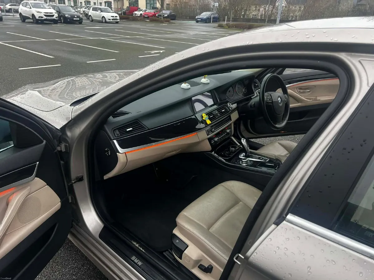 BMW 5-Series 2011 - Image 4
