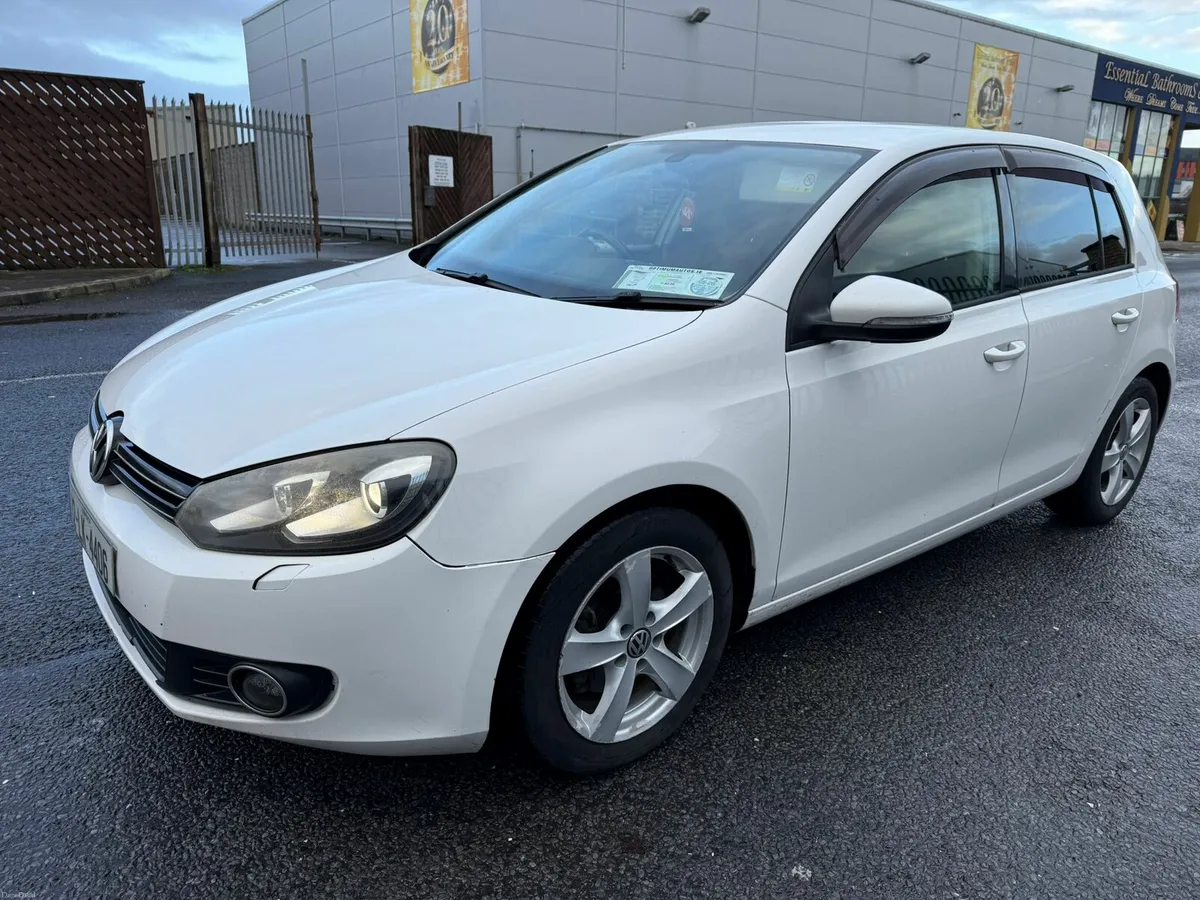Volkswagen Golf automatic - Image 1