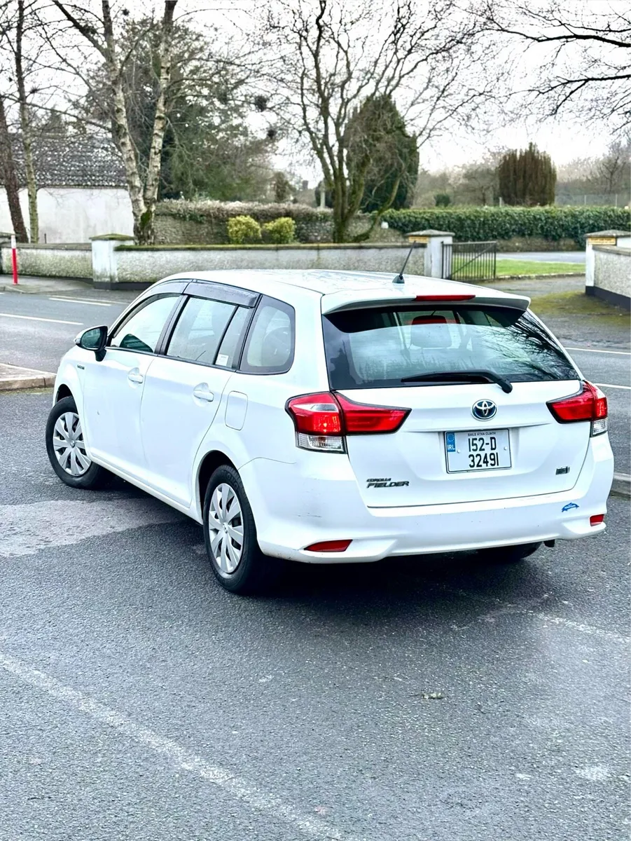 Toyota corolla fielder hybrid - Image 4