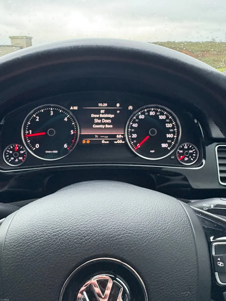 Volkswagen Touareg 2016 - Image 2