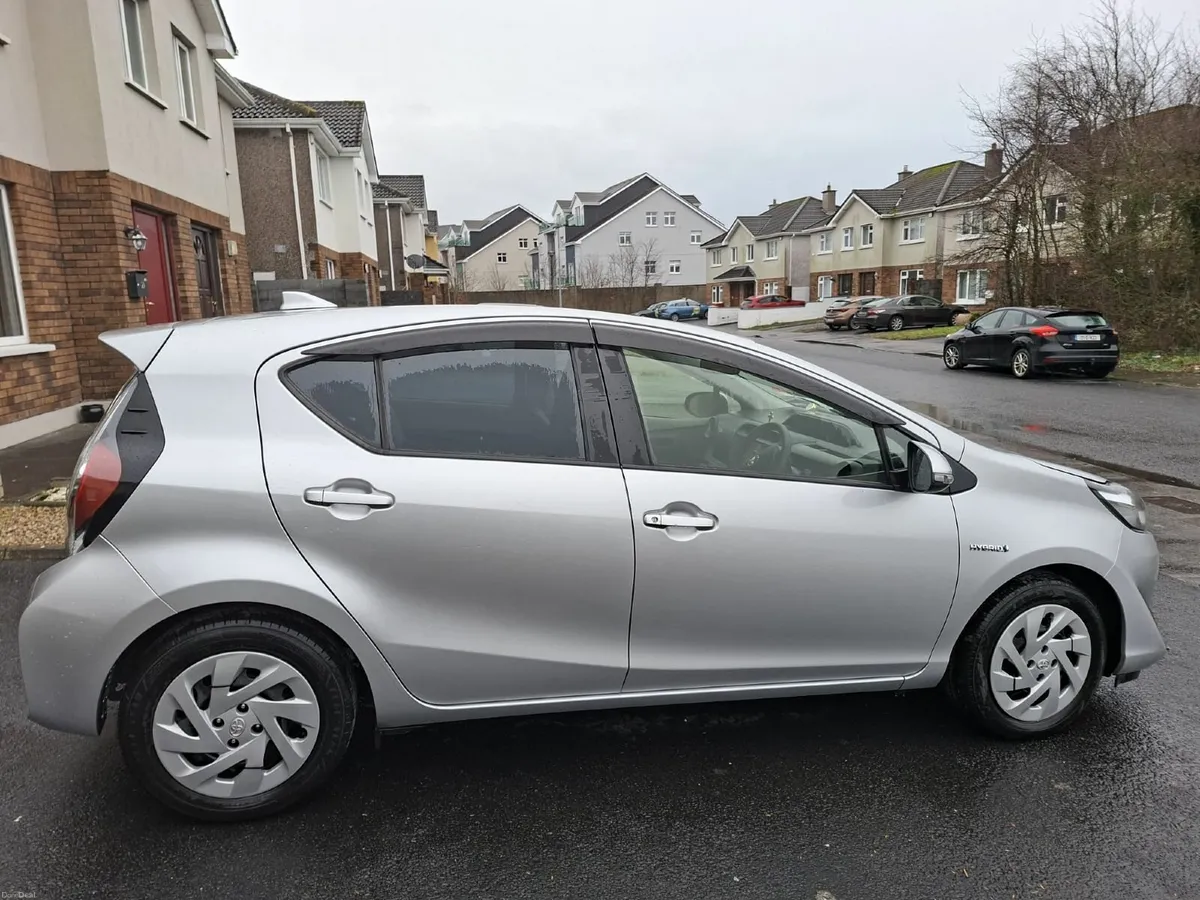 Toyota Aqua 2018 - Image 3