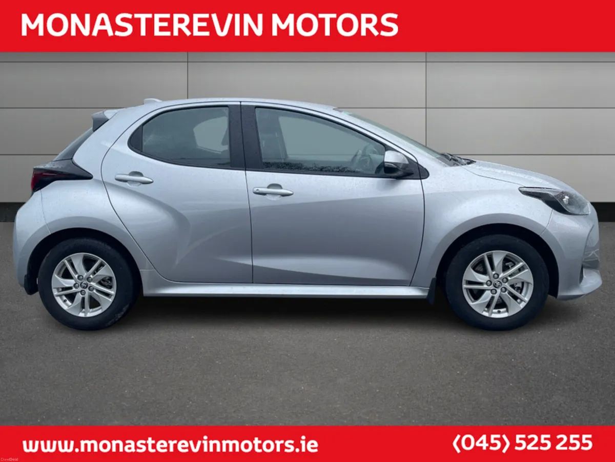 Toyota Yaris HYBRID 115 LUNA - Image 4