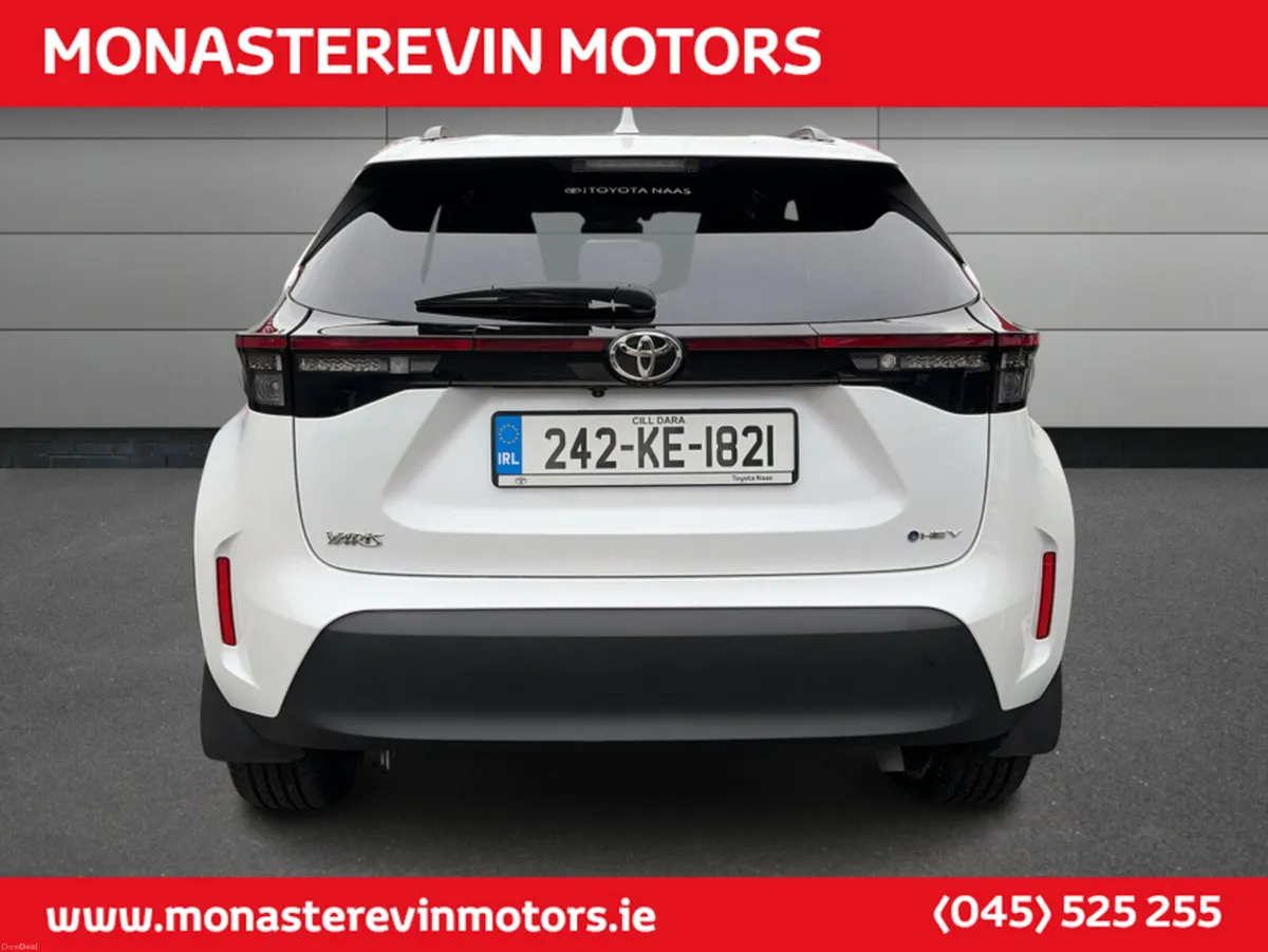 Toyota Yaris Cross LUNA SPORT MON 4DR - Image 4