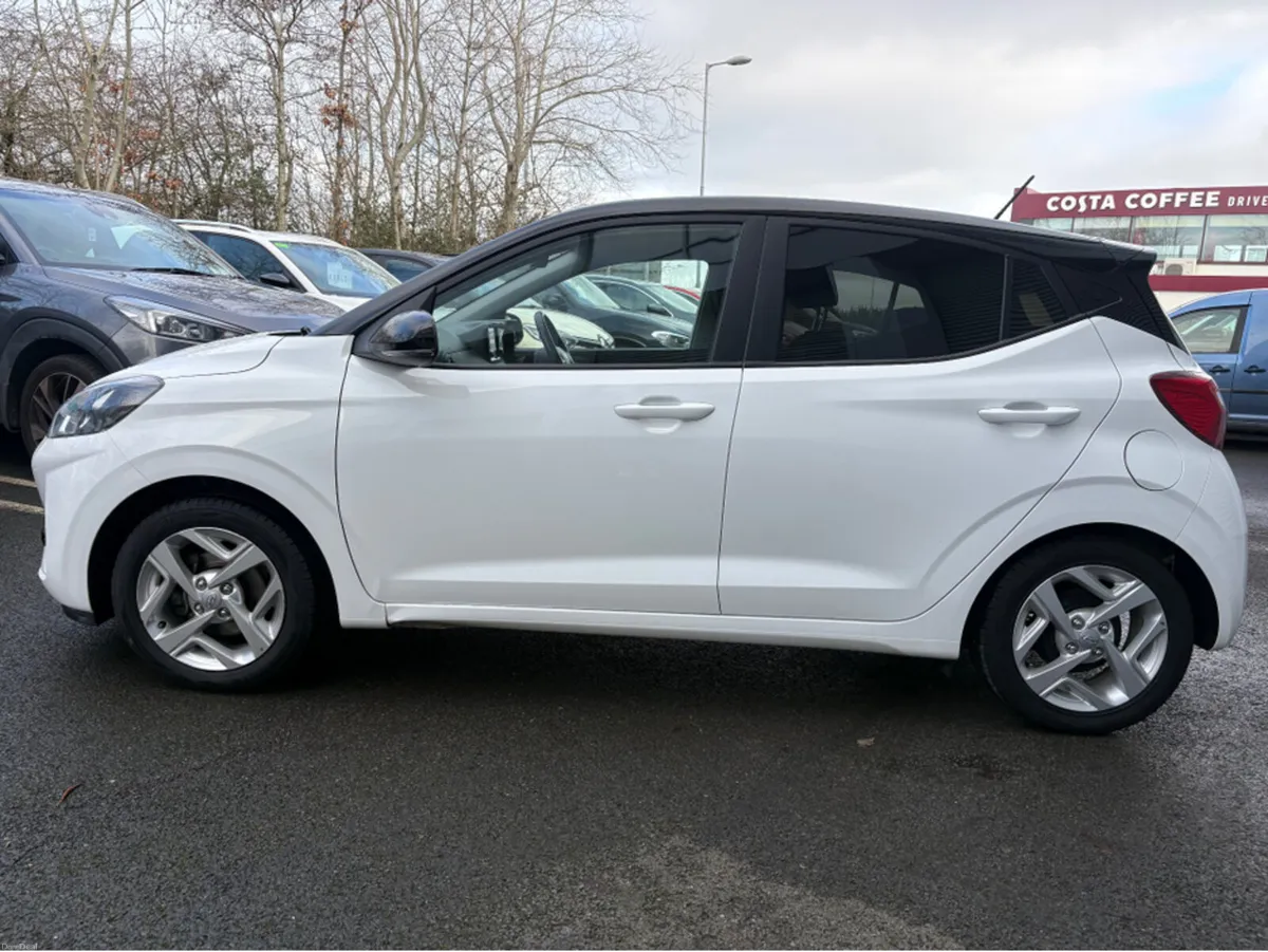 Hyundai i10 1.0 PETROL DELUXE PLUS 2TONE - Image 4