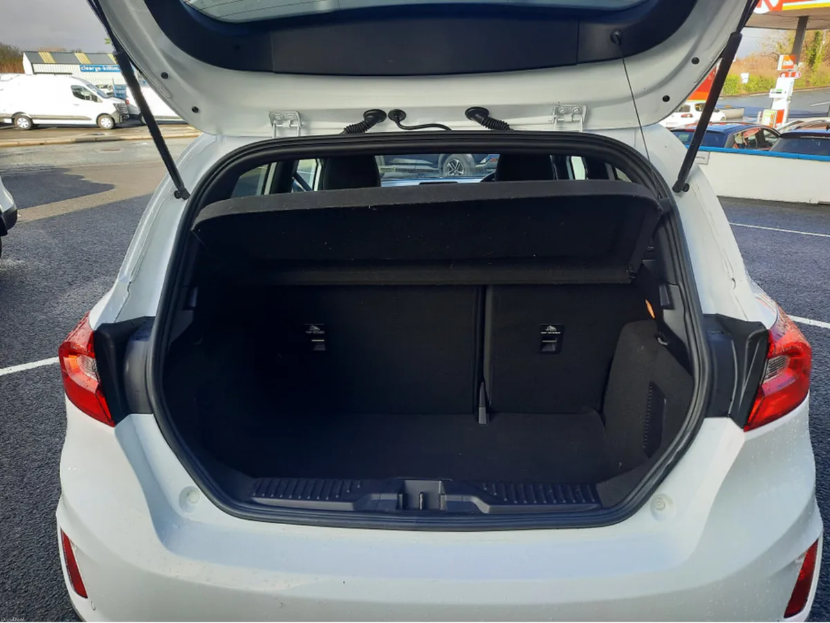 Ford Fiesta ACTIVE 5DR 1.0T 95 S6.2 M6 FWD - Image 6