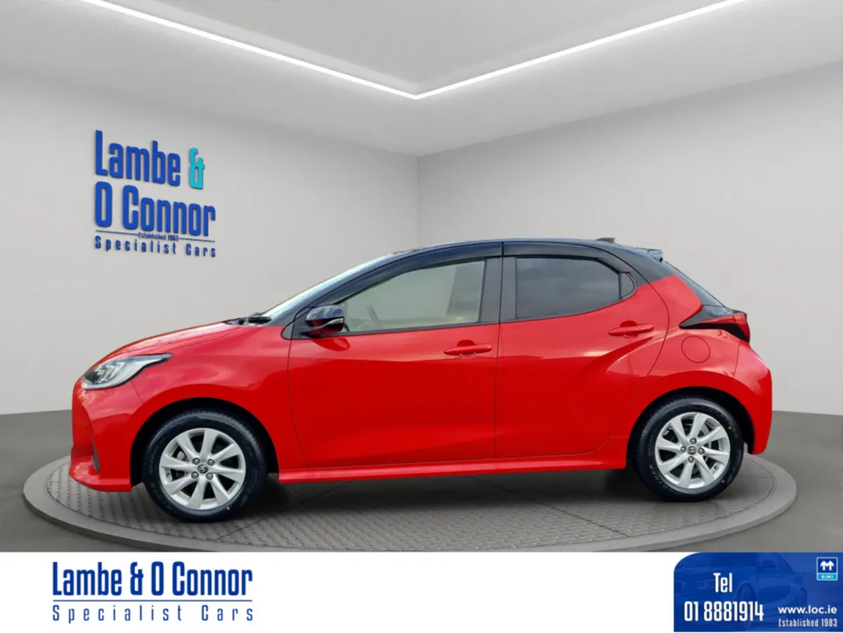 Toyota Yaris 1.5 AUTOMATIC **** HYBRID **** NEW MO - Image 3