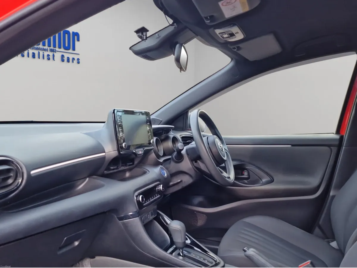 Toyota Yaris 1.5 AUTOMATIC **** HYBRID **** NEW MO - Image 4