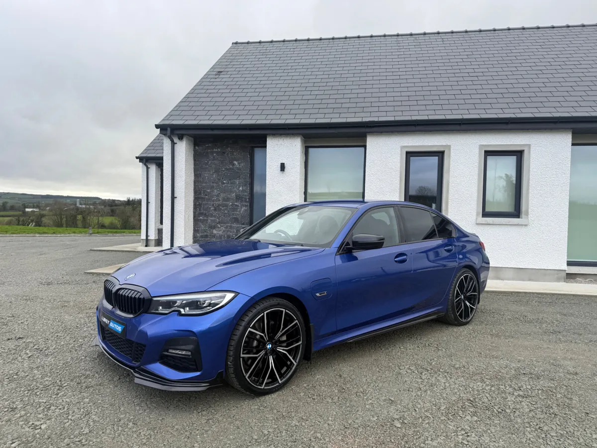 212 BMW 330E M - SPORT - Image 2