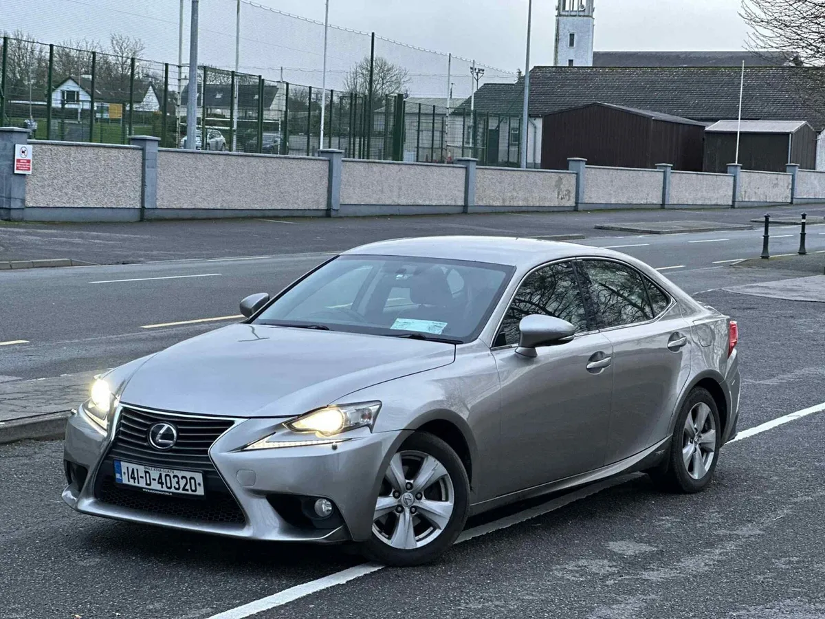 Lexus is300h - Image 2
