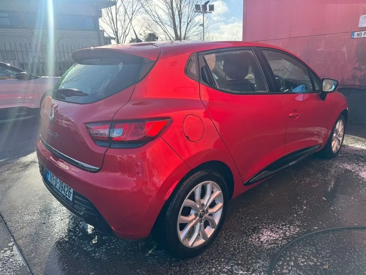 2017 Renault Clio - Image 2